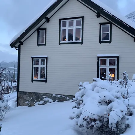 Flo * Stryn
