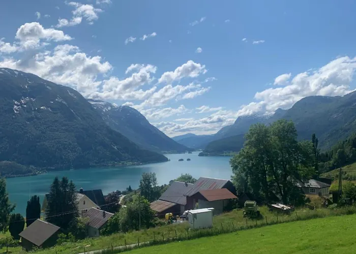 Semesterbostad Flo Stryn